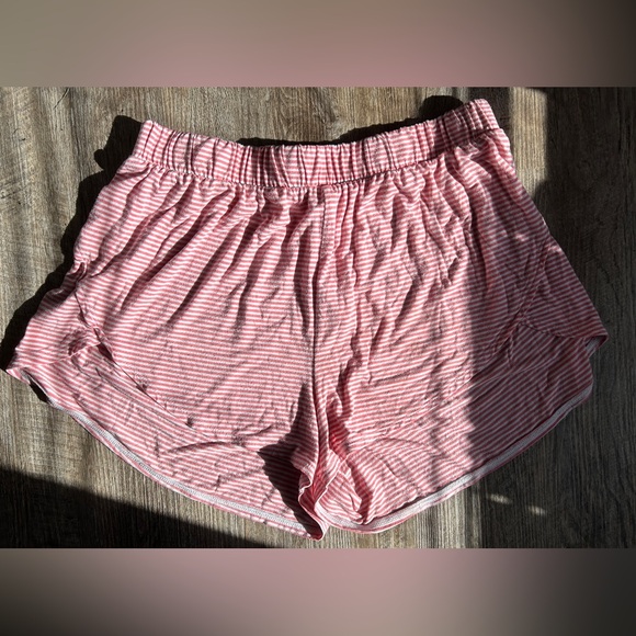 High-Waisted Sunday Sleep Ultra—Soft Dolphin-hem Pajama Shorts - Picture 4 of 6